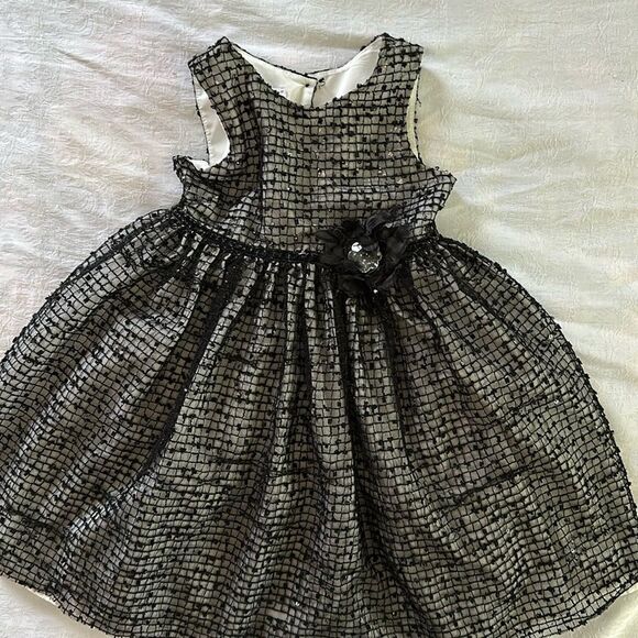 Black and White Sleeveless Scoop Neck Sundress for Dress Up Party - Picture 1 of 9